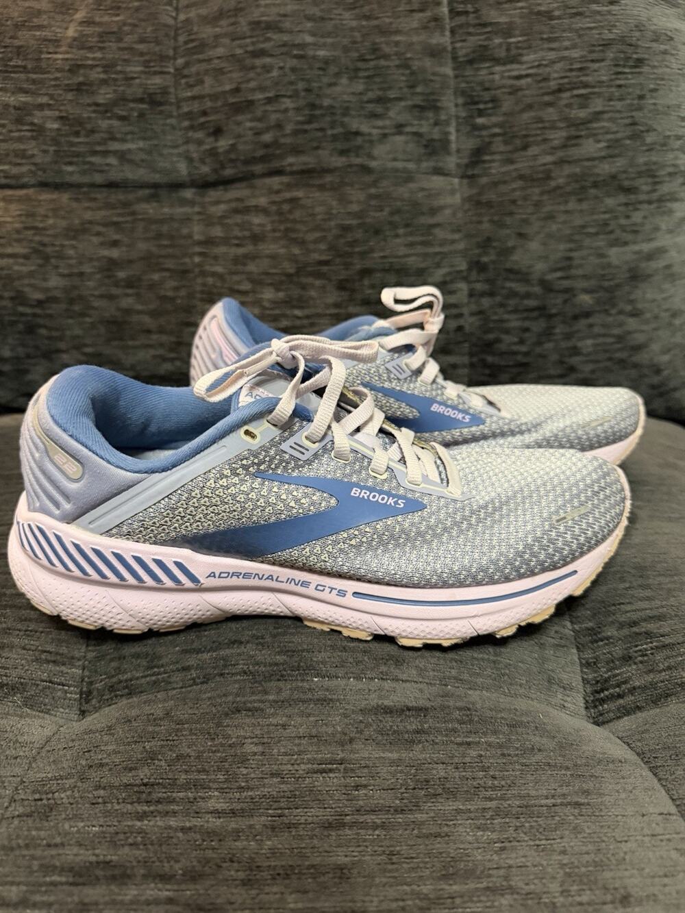Brooks Adrenaline GTS 22 Women's Size 10 B Blue Lilac Running Shoes 1203531B589